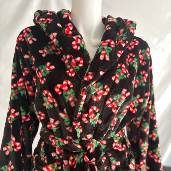 Santa’s Treasures Candy Cane Plush Robe Black Holiday Print Size M - Picture 3 of 7